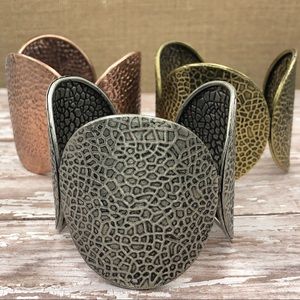 🍀 Large Disk Hammered Cuff Bracelet